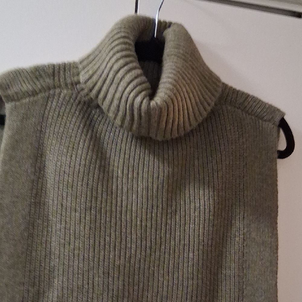 H&M Olive Green Sleeveless Turtleneck